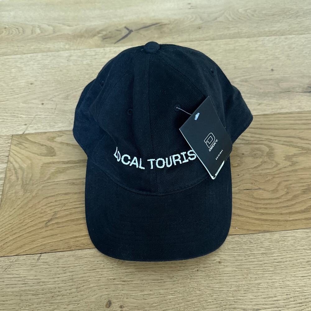 Decky - Local Tourists Cap in Black & White